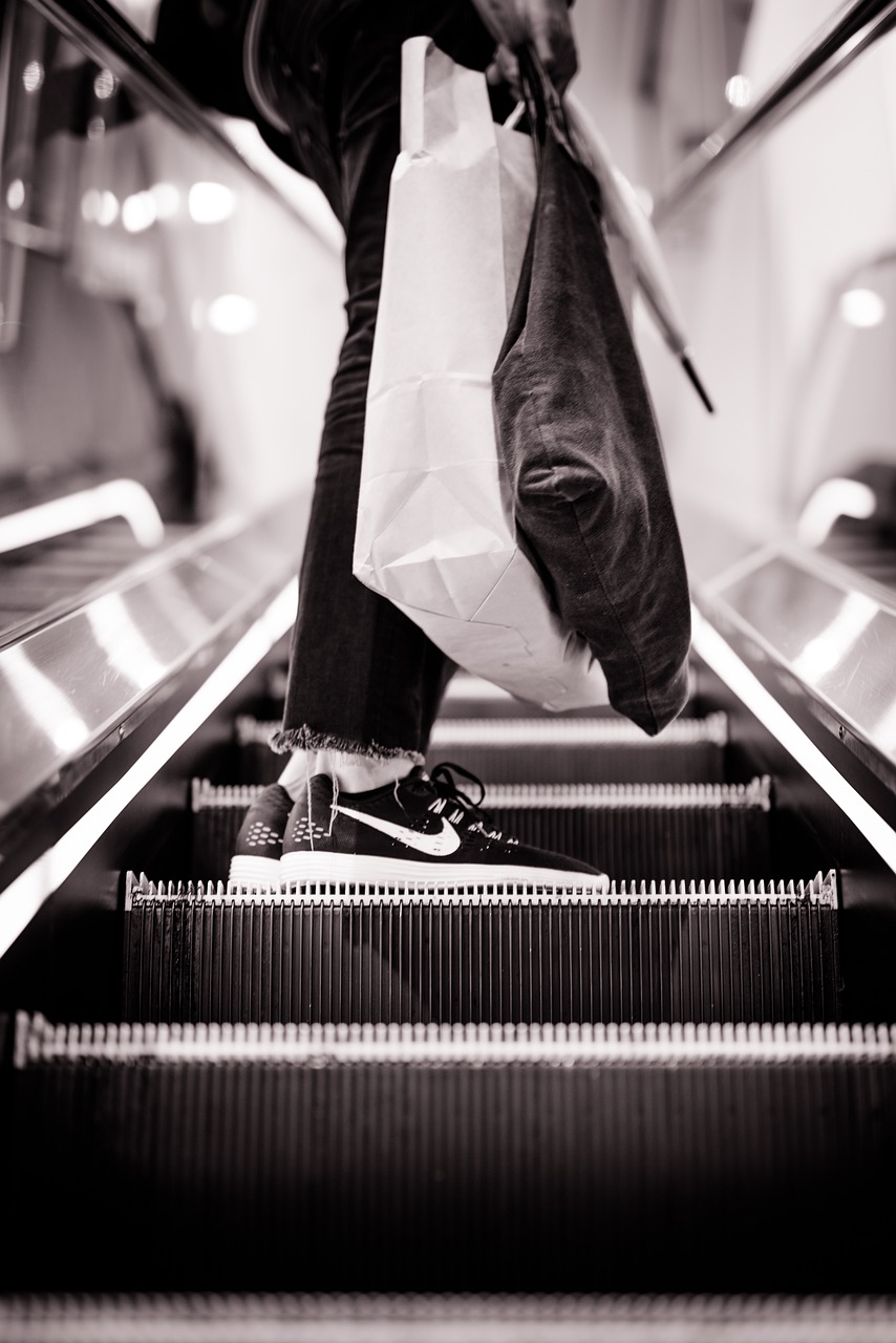 escalator, shopping, mall-2601850.jpg